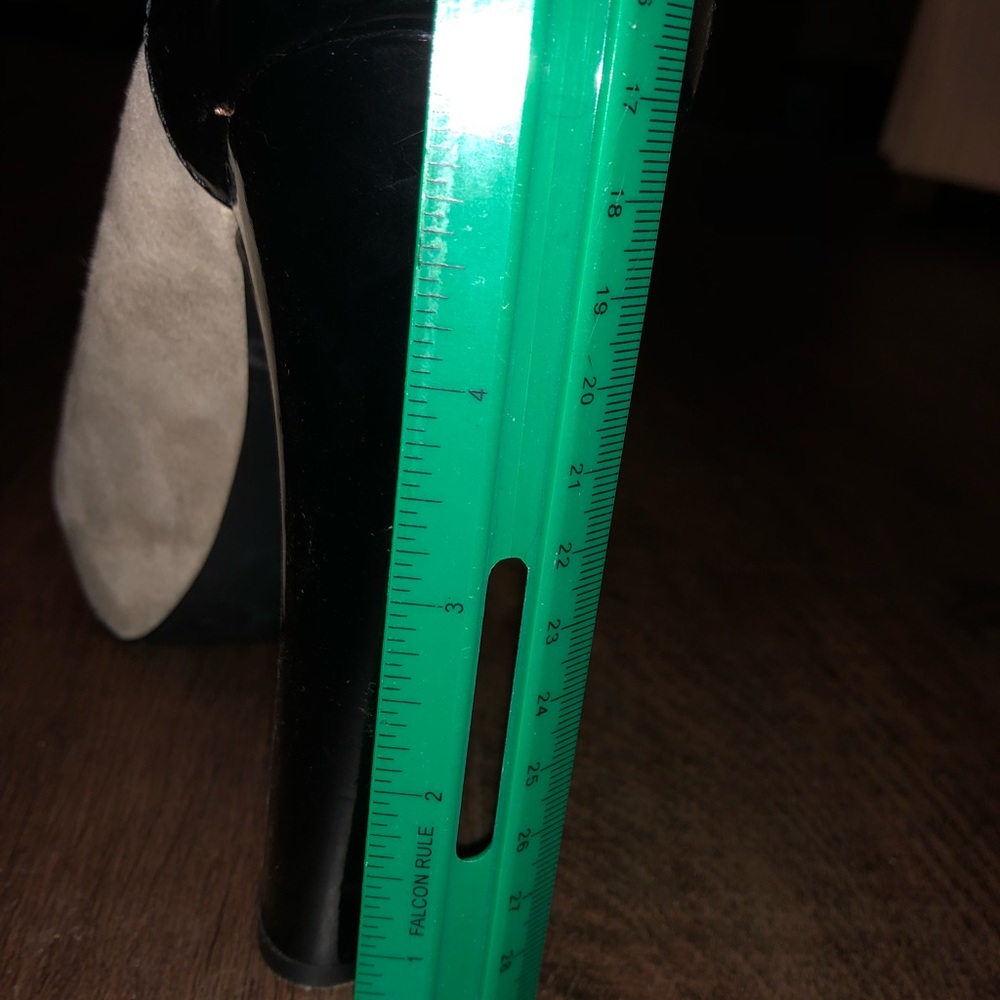 BCBG Heels - Picture 4 of 4